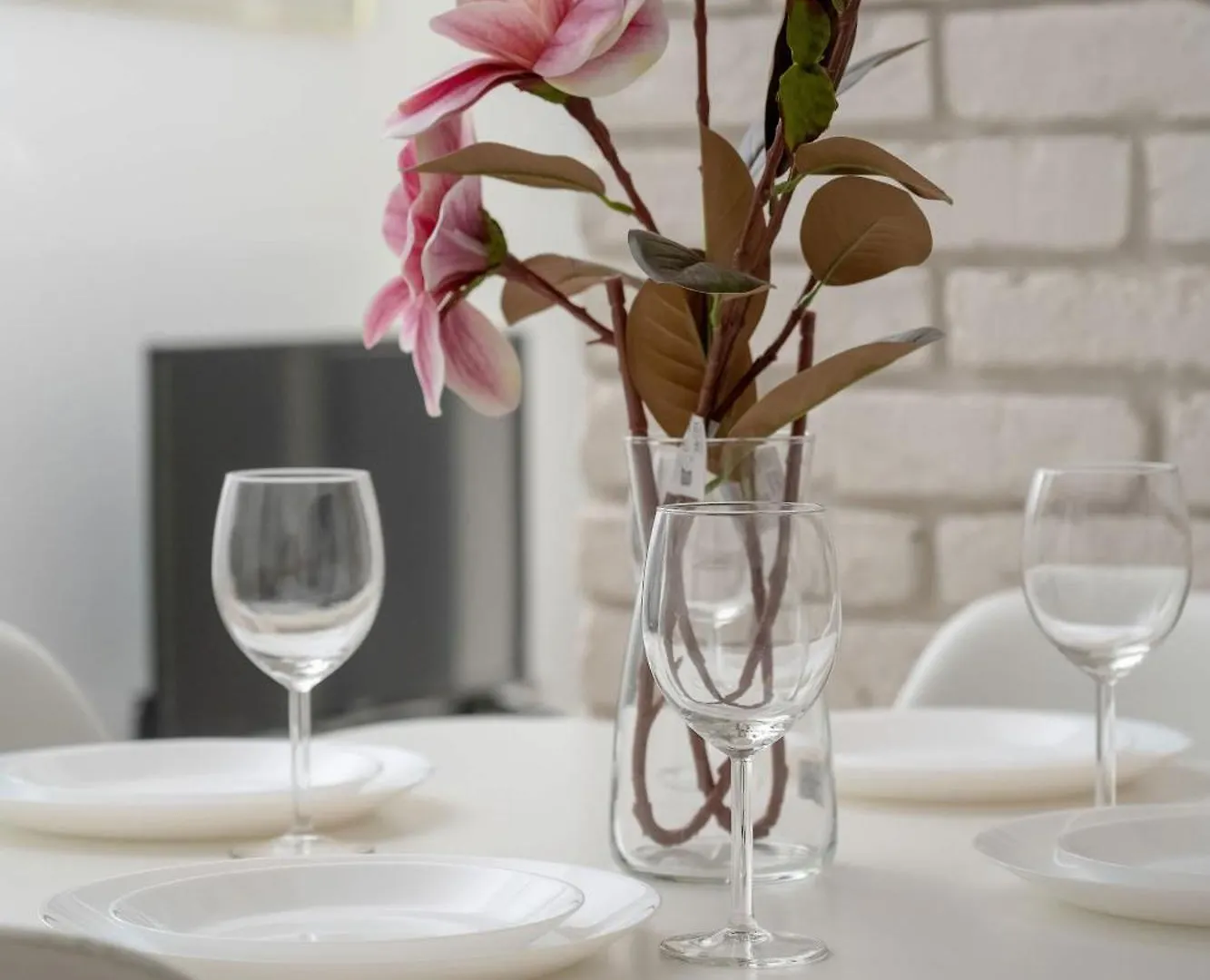 Elegancki Apartament Z Parkingiem I Umeblowanym Balkonem We Wroclawiu By Noclegi Renters