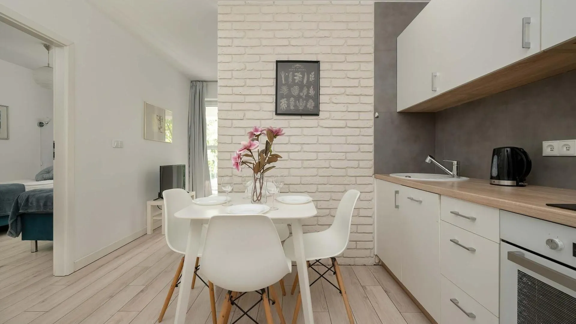 Apartment Elegancki Apartament Z Parkingiem I Umeblowanym Balkonem We Wroclawiu By Noclegi Renters